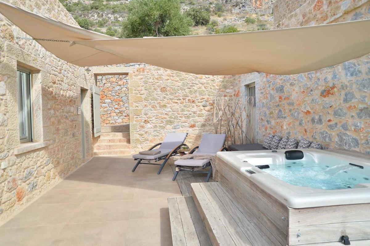 Akrolithi Boutique Hotel & Suites