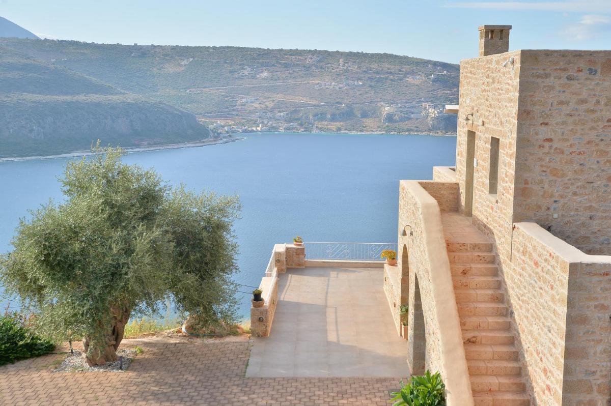 Akrolithi Boutique Hotel & Suites