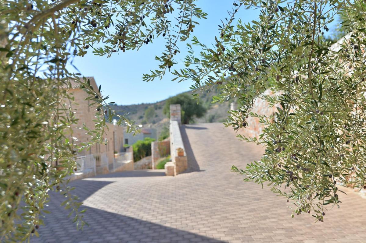 Akrolithi Boutique Hotel & Suites