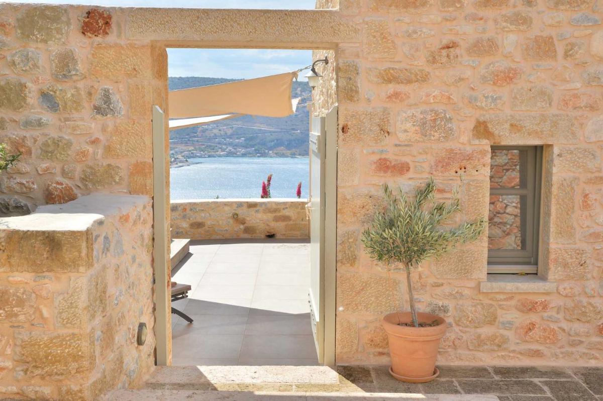 Akrolithi Boutique Hotel & Suites