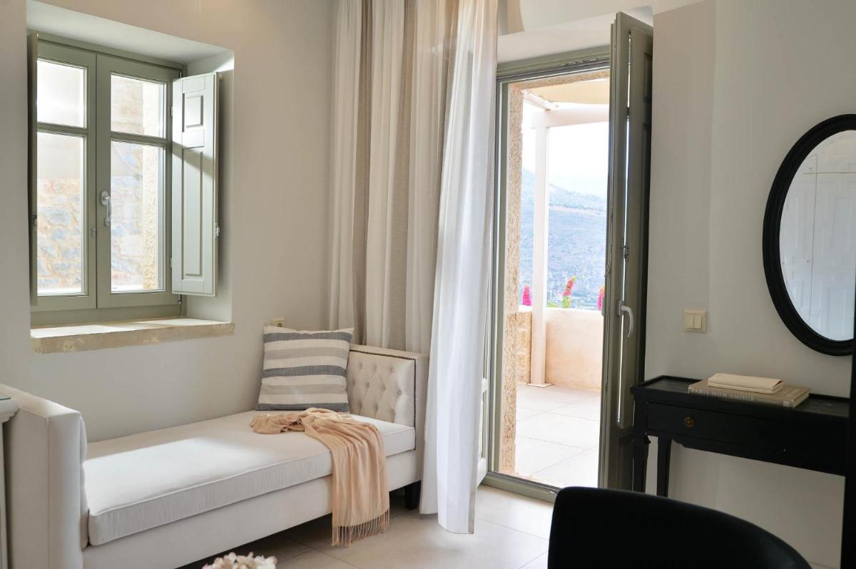 Akrolithi Boutique Hotel & Suites