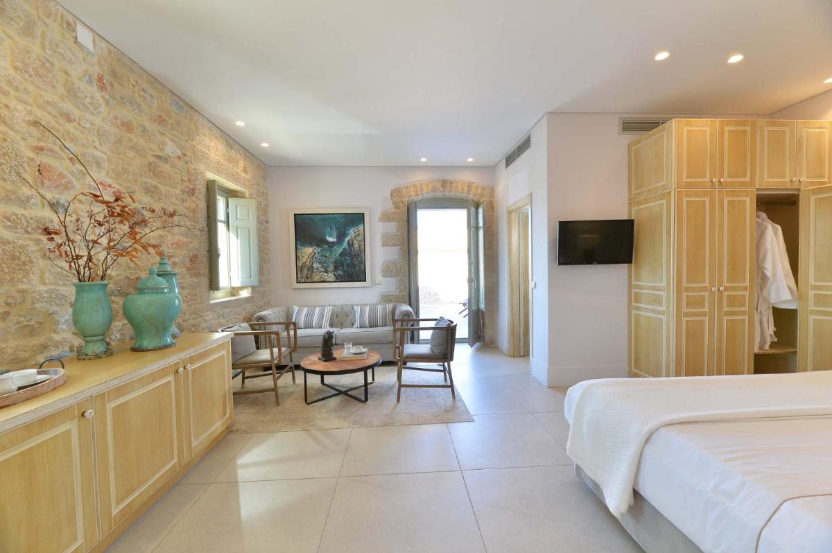 Akrolithi Boutique Hotel & Suites