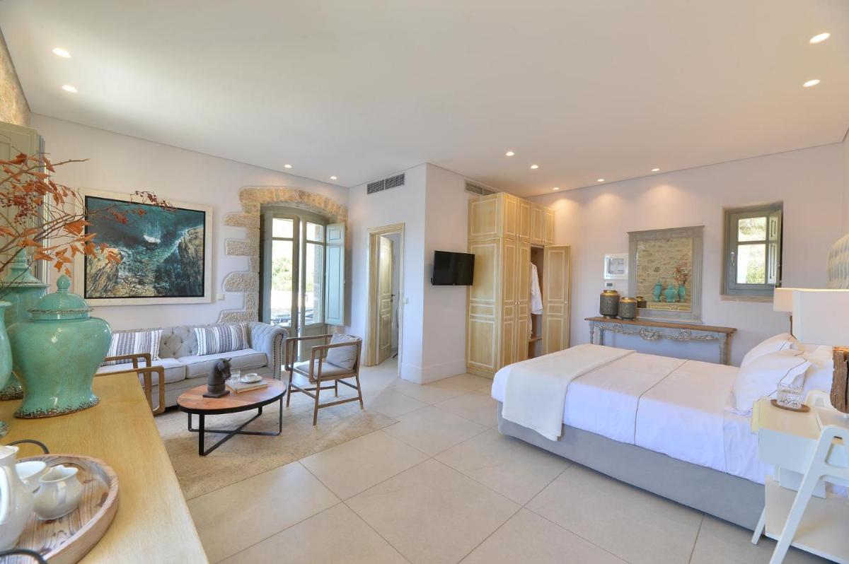 Akrolithi Boutique Hotel & Suites