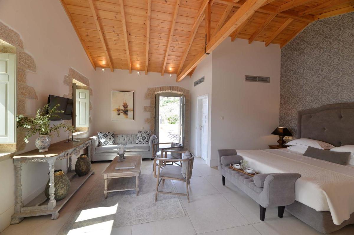 Akrolithi Boutique Hotel & Suites