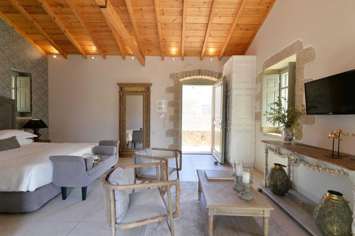 Akrolithi Boutique Hotel & Suites