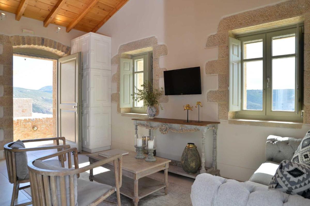 Akrolithi Boutique Hotel & Suites