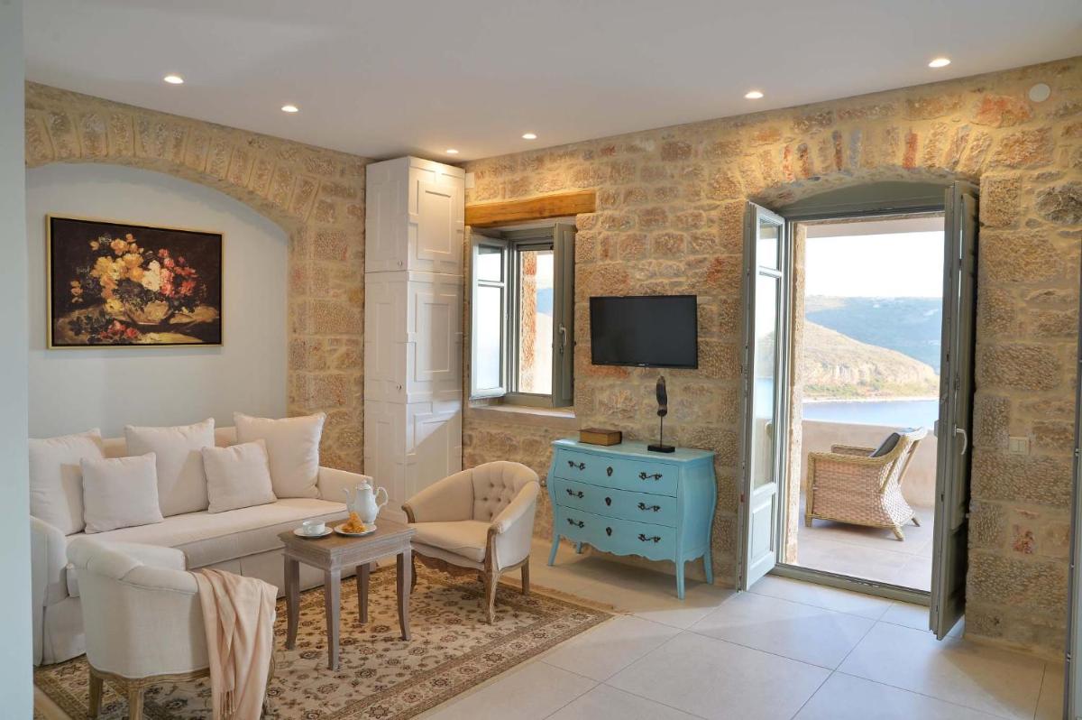 Akrolithi Boutique Hotel & Suites