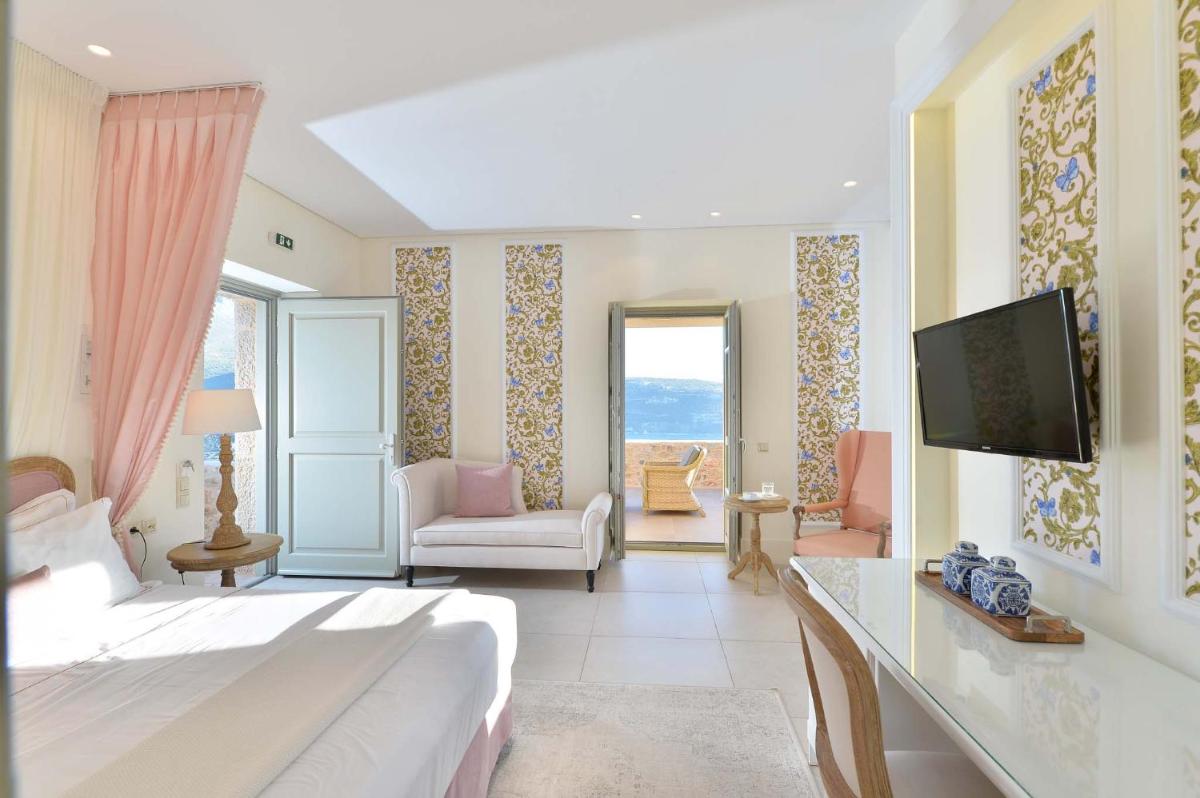 Akrolithi Boutique Hotel & Suites