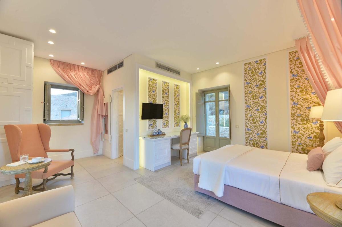 Akrolithi Boutique Hotel & Suites