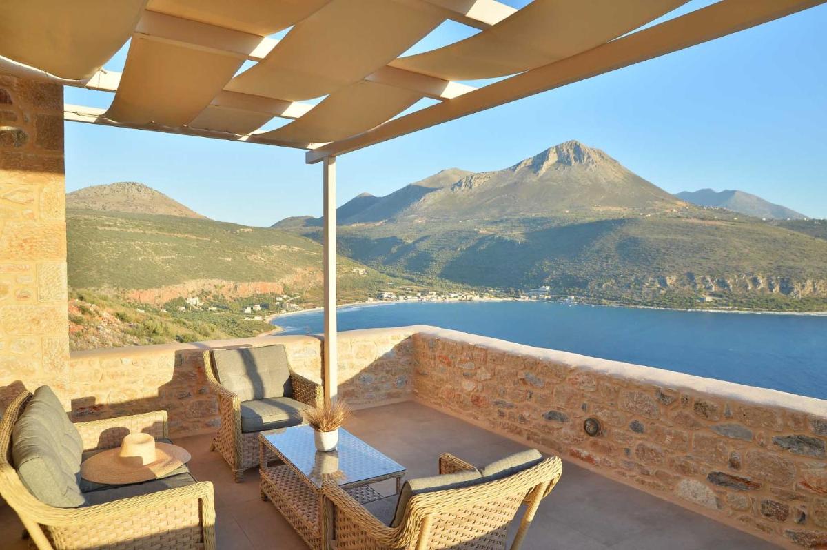 Akrolithi Boutique Hotel & Suites