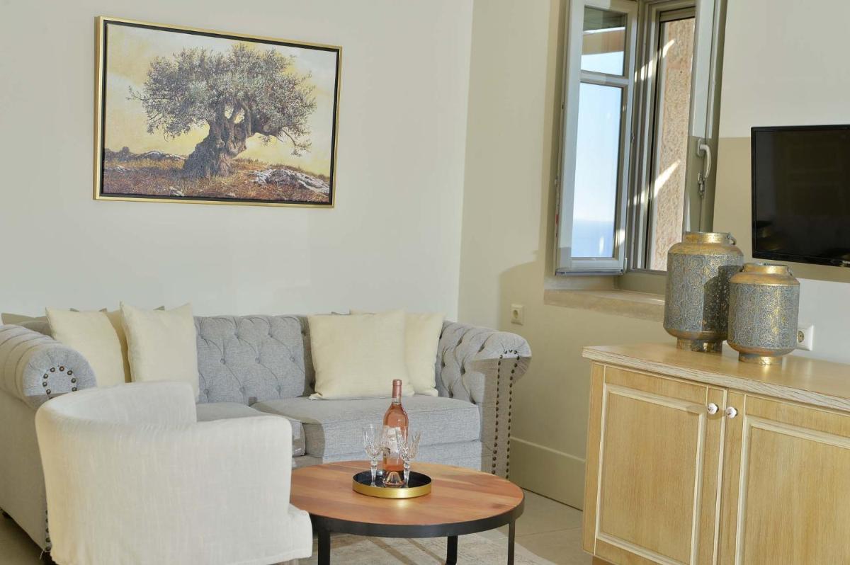 Akrolithi Boutique Hotel & Suites