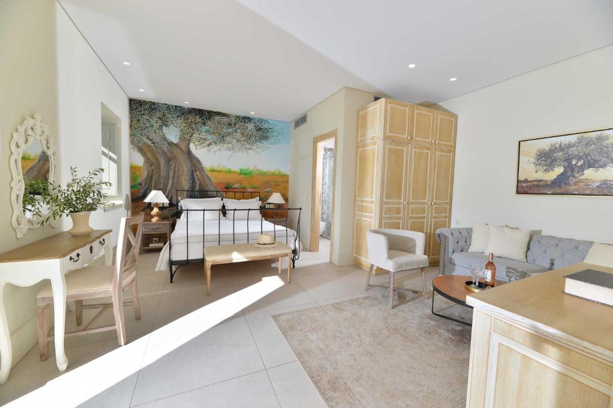 Akrolithi Boutique Hotel & Suites