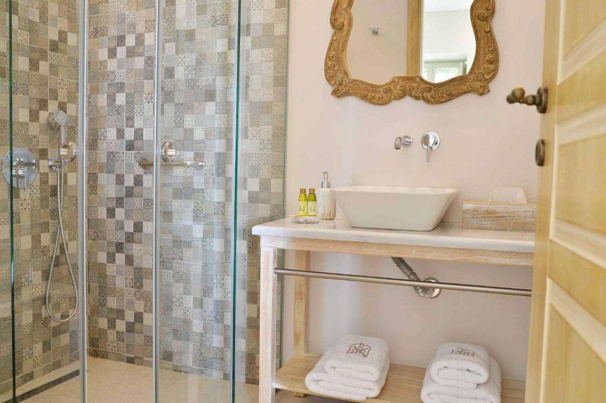 Akrolithi Boutique Hotel & Suites