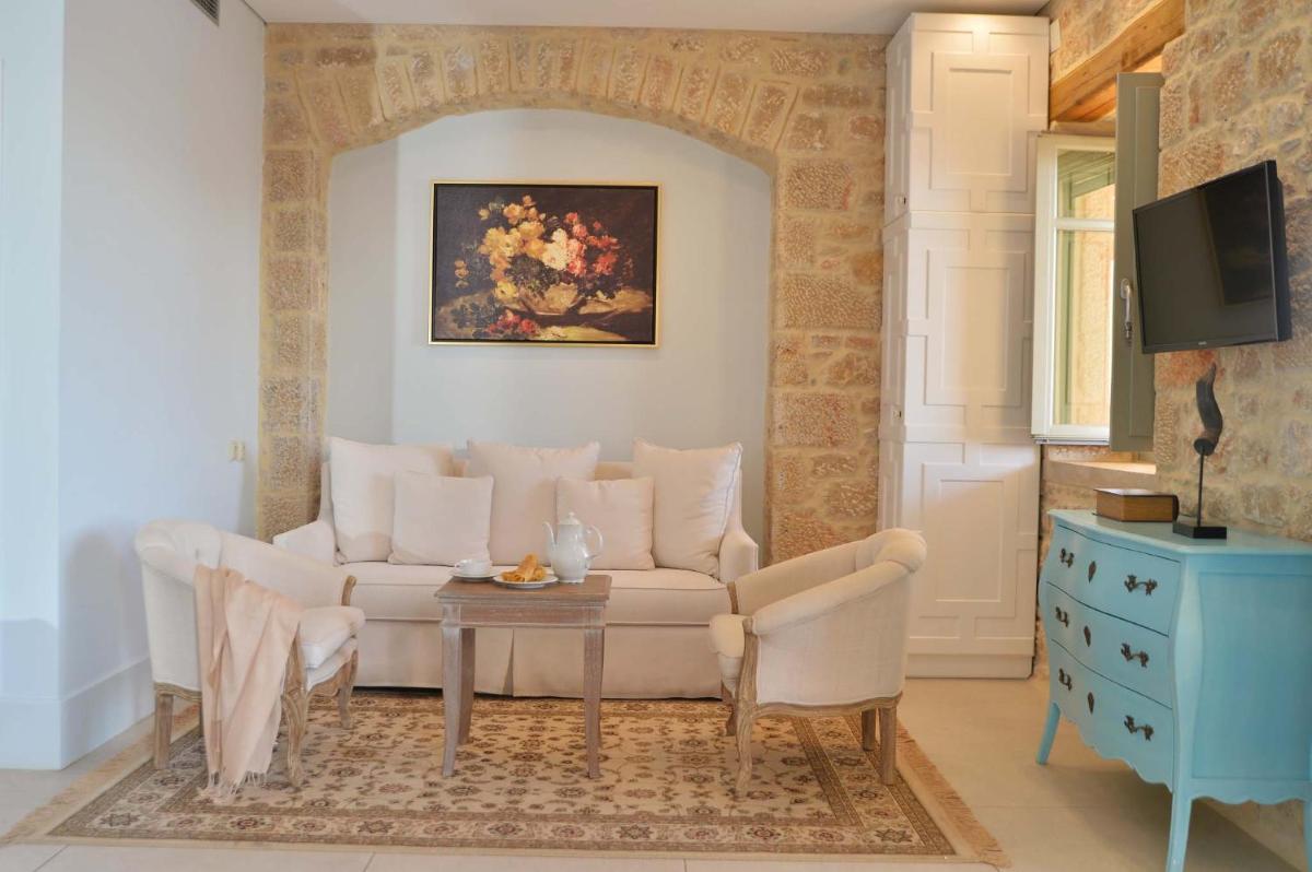 Akrolithi Boutique Hotel & Suites