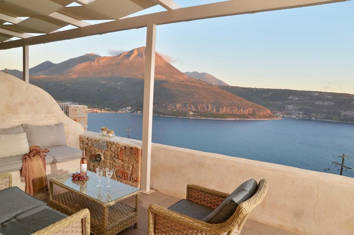 Akrolithi Boutique Hotel & Suites