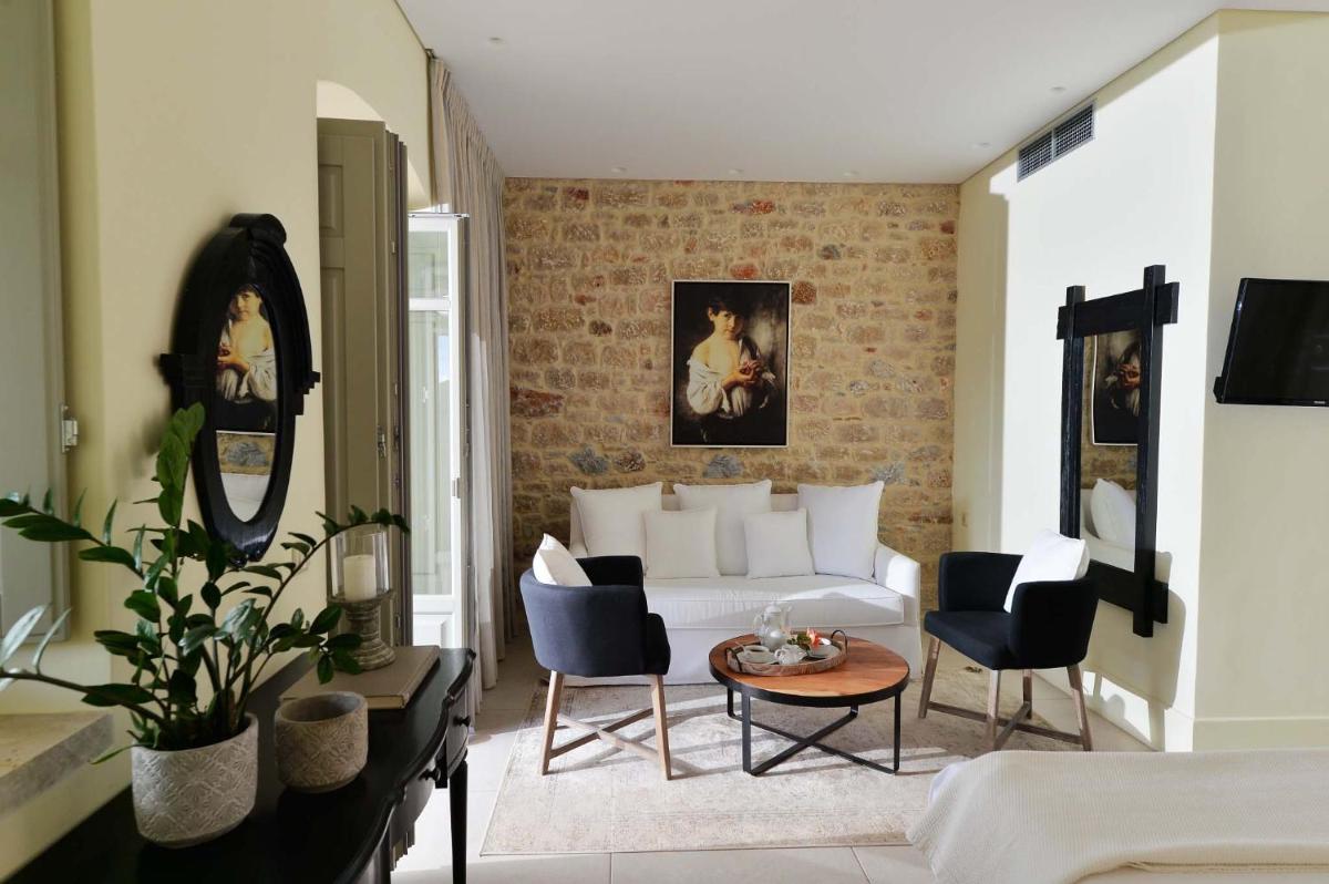 Akrolithi Boutique Hotel & Suites