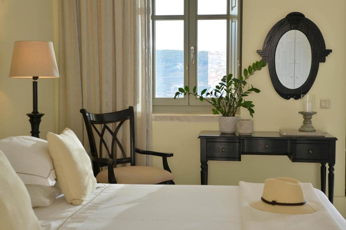 Akrolithi Boutique Hotel & Suites