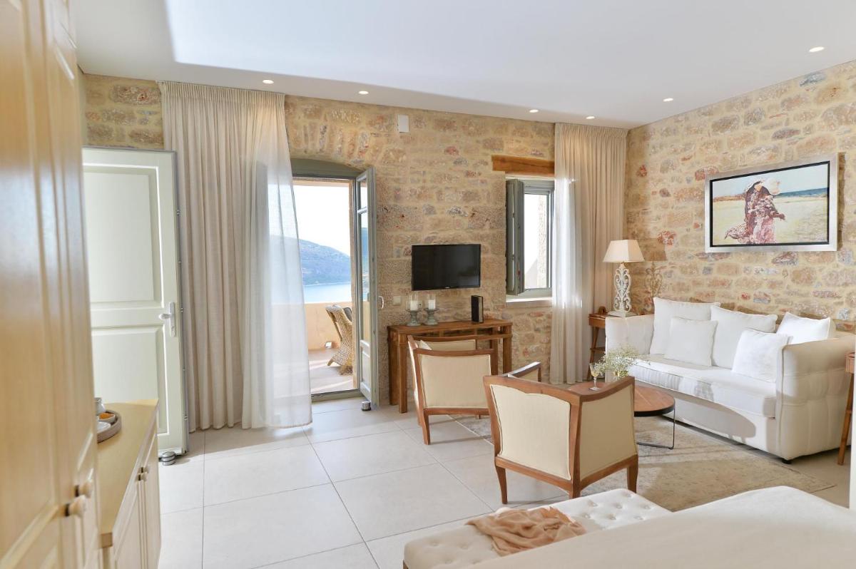 Akrolithi Boutique Hotel & Suites