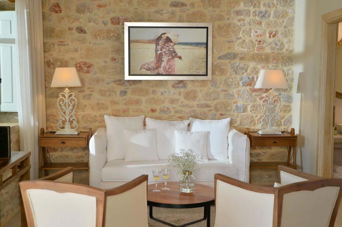 Akrolithi Boutique Hotel & Suites