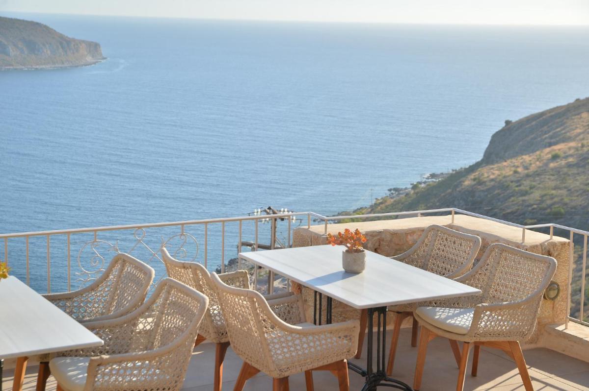 Akrolithi Boutique Hotel & Suites