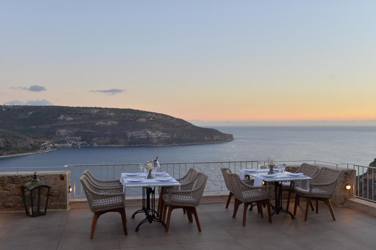 Akrolithi Boutique Hotel & Suites