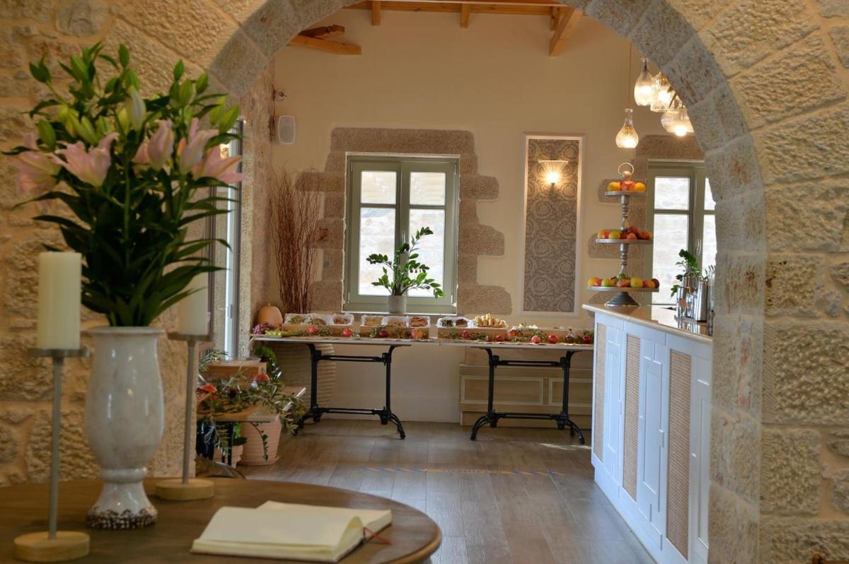 Akrolithi Boutique Hotel & Suites