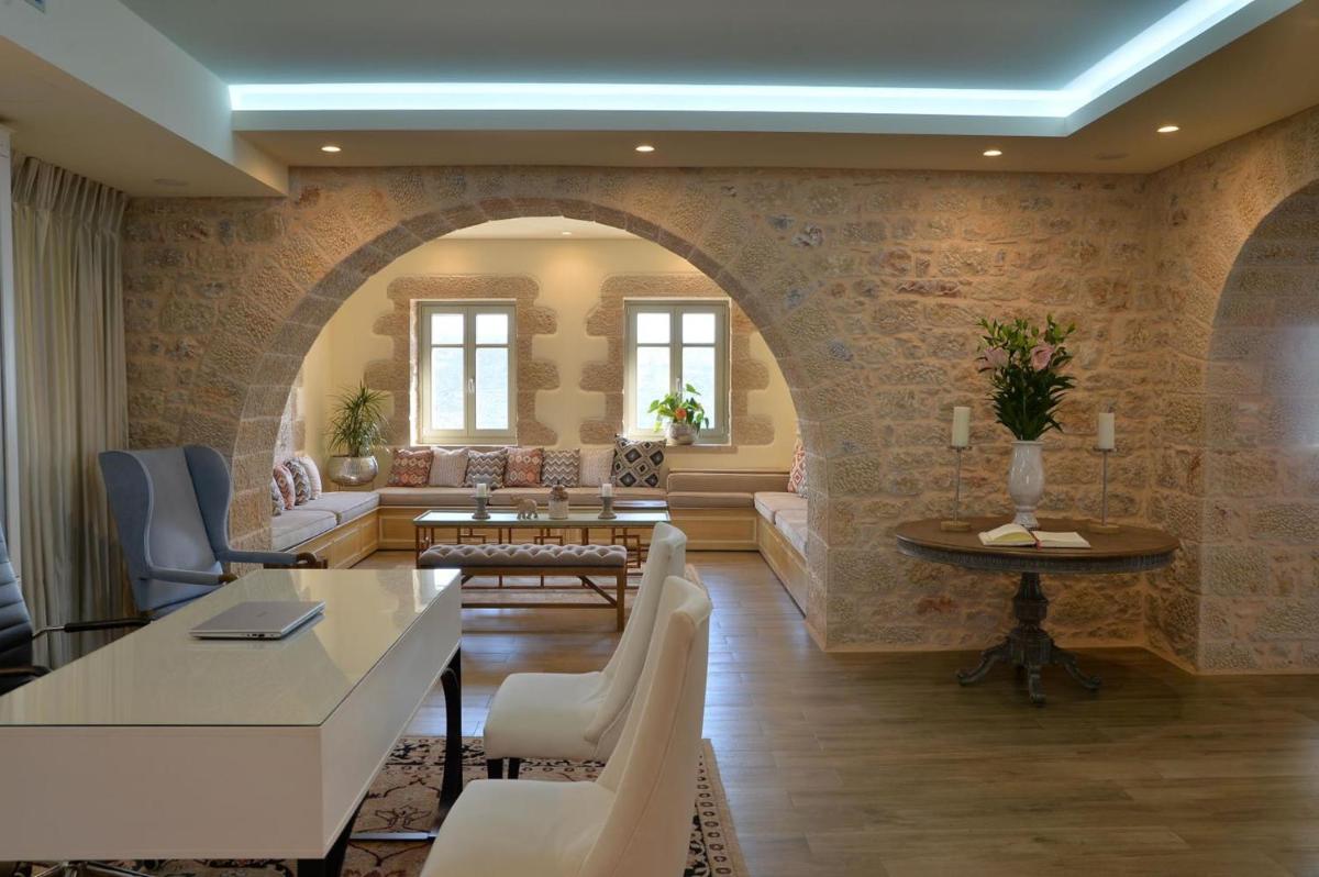 Akrolithi Boutique Hotel & Suites