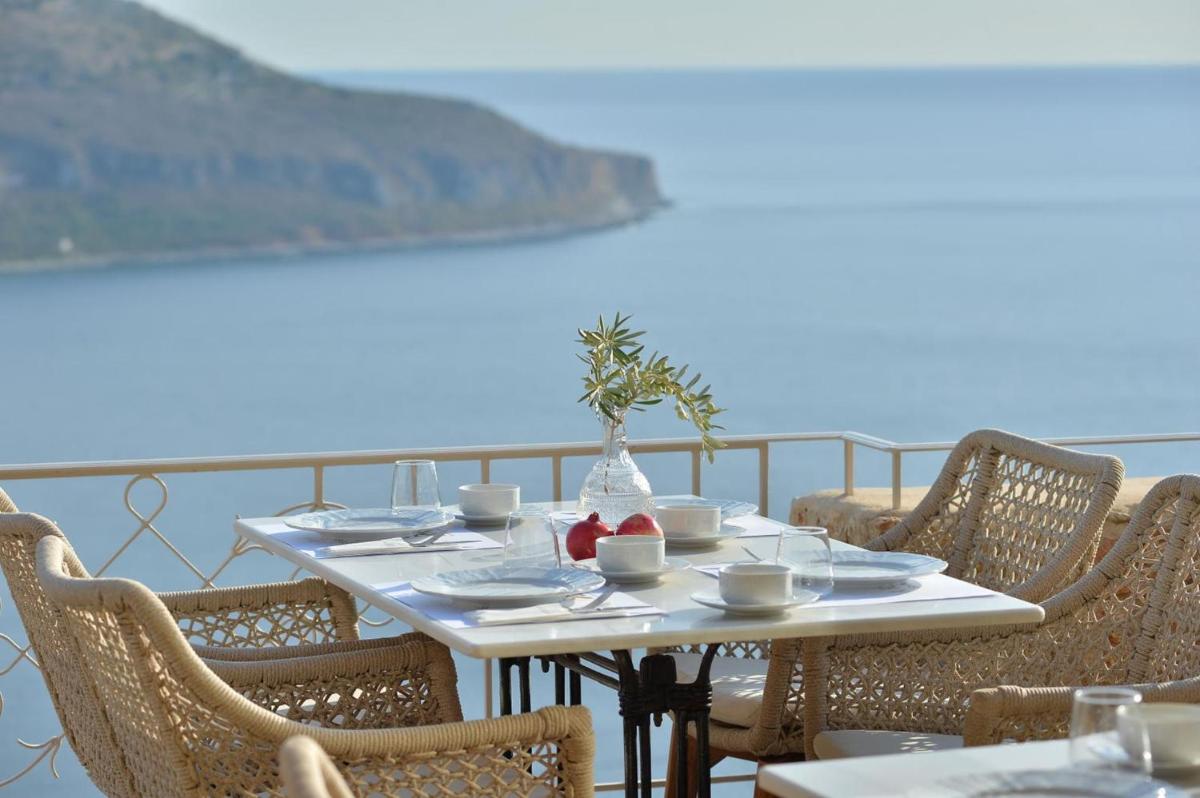 Akrolithi Boutique Hotel & Suites