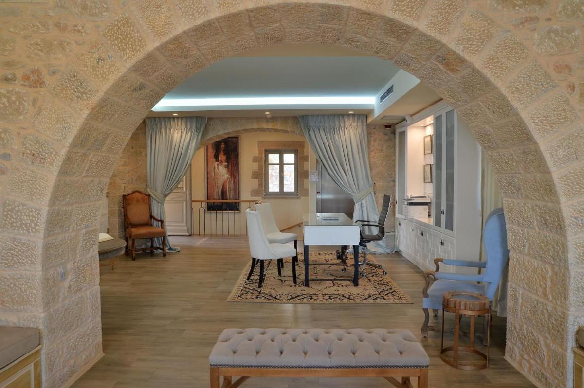 Akrolithi Boutique Hotel & Suites