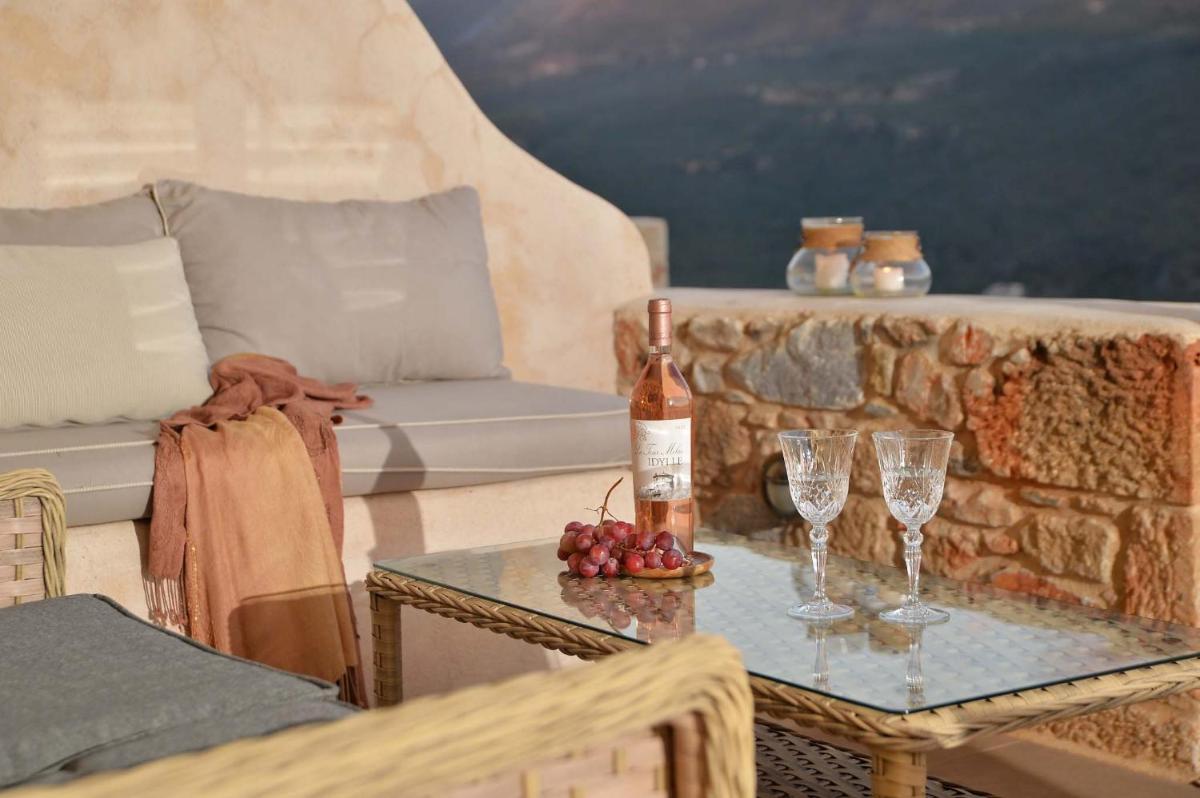 Akrolithi Boutique Hotel & Suites