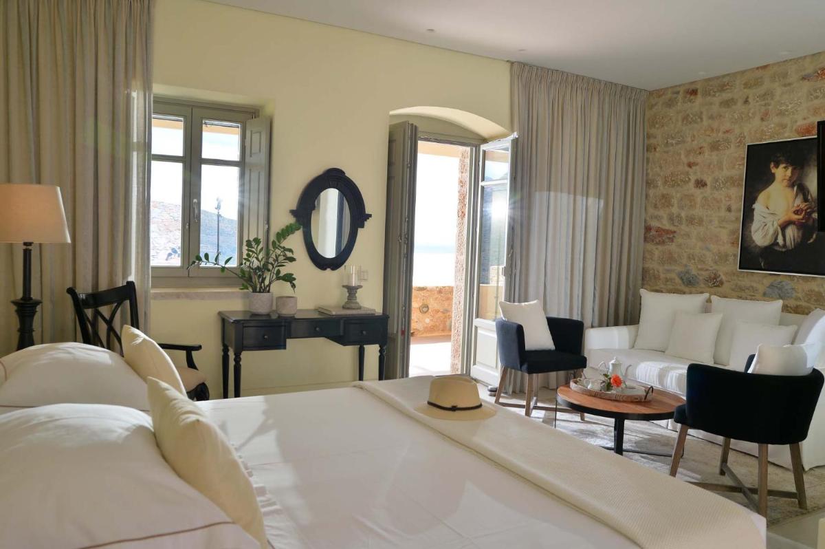 Akrolithi Boutique Hotel & Suites