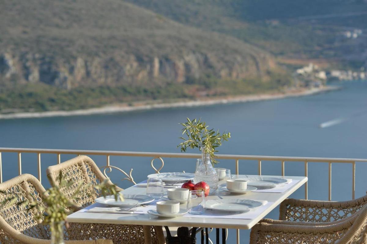 Akrolithi Boutique Hotel & Suites