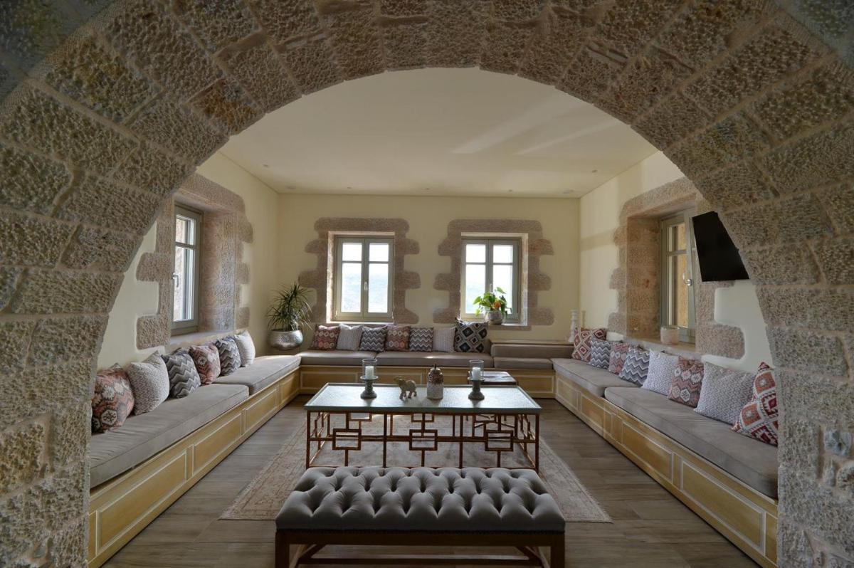 Akrolithi Boutique Hotel & Suites