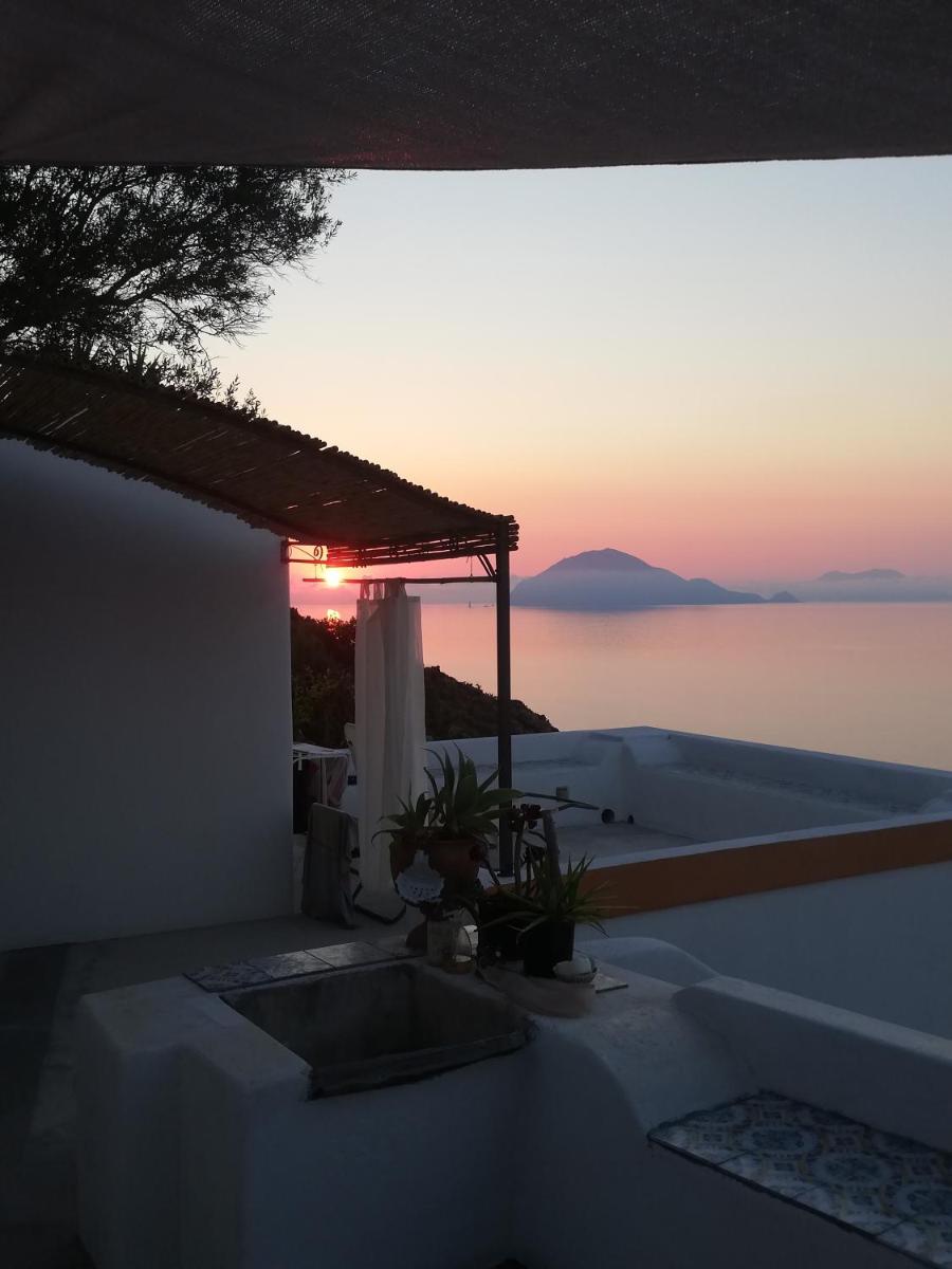 Alicudi Giardino dei Carrubi- al gradino 365