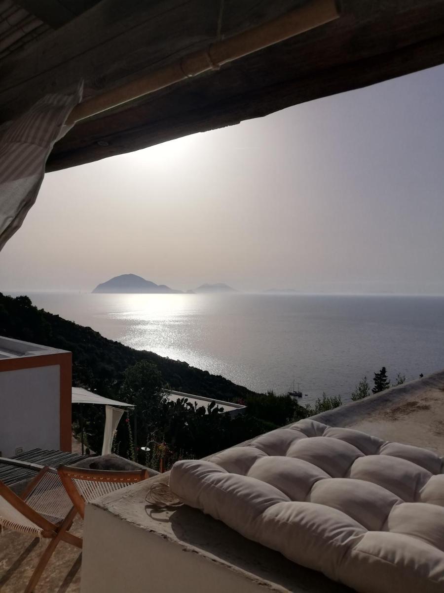 Alicudi Giardino dei Carrubi- al gradino 365