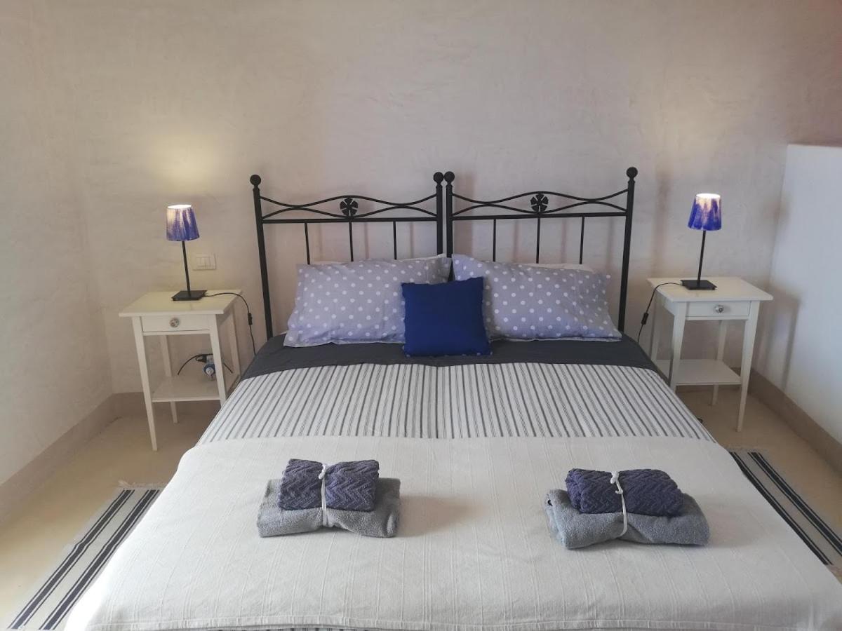 Alicudi Giardino dei Carrubi- al gradino 365