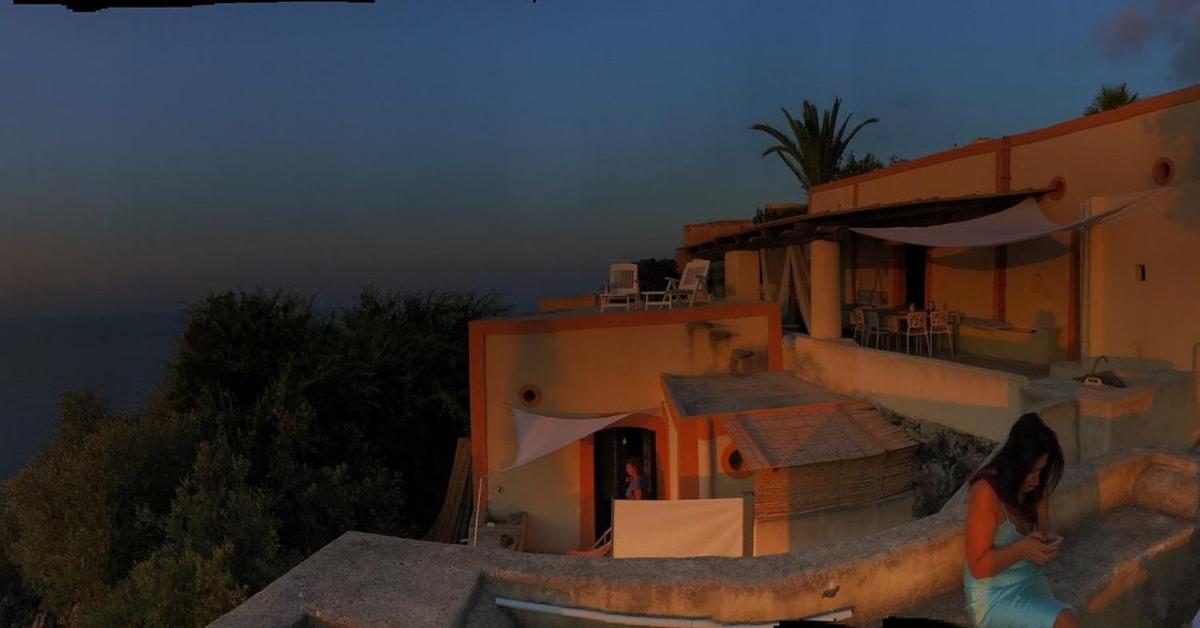 Alicudi Giardino dei Carrubi- al gradino 365