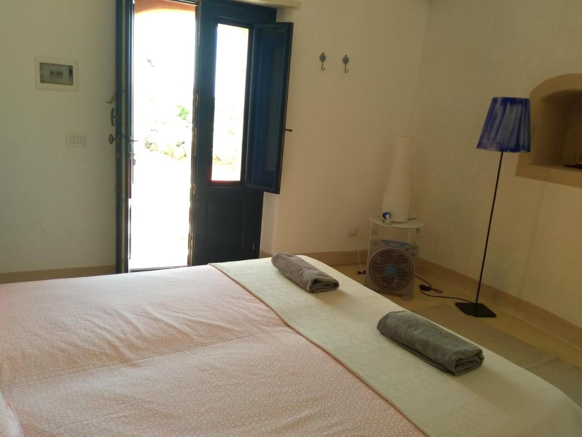 Alicudi Giardino dei Carrubi- al gradino 365