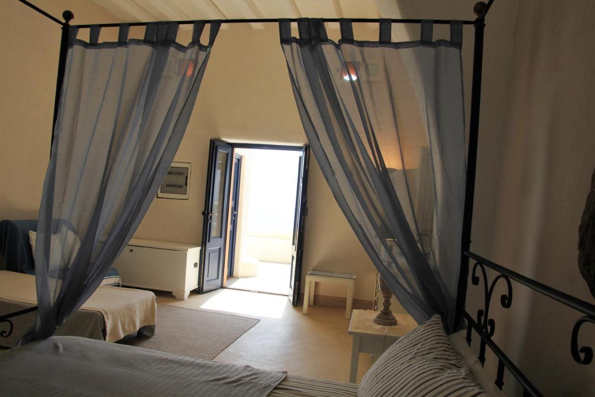 Alicudi Giardino dei Carrubi- al gradino 365