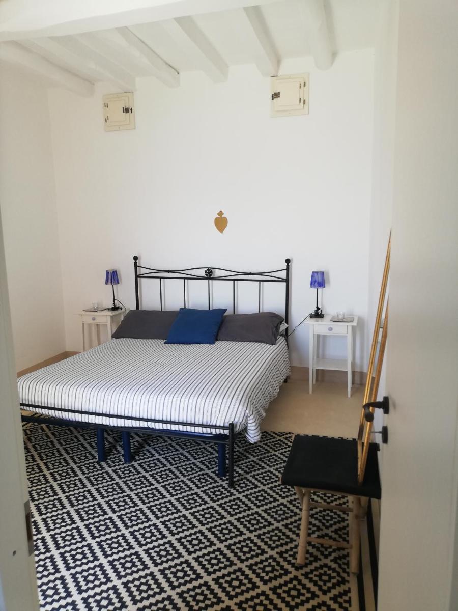 Alicudi Giardino dei Carrubi- al gradino 365