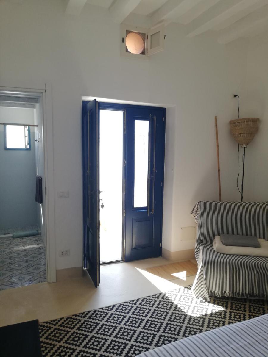 Alicudi Giardino dei Carrubi- al gradino 365