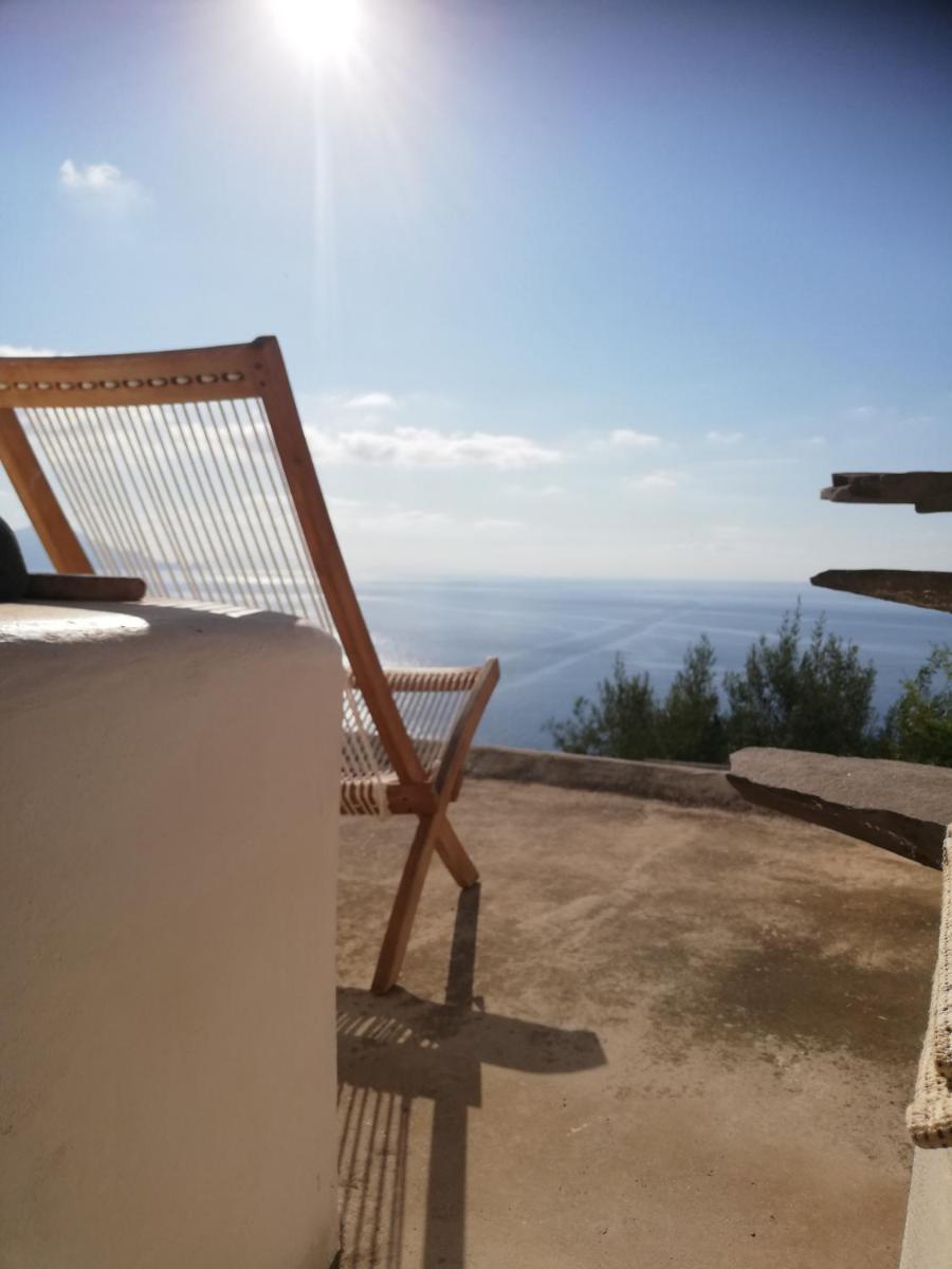 Alicudi Giardino dei Carrubi- al gradino 365