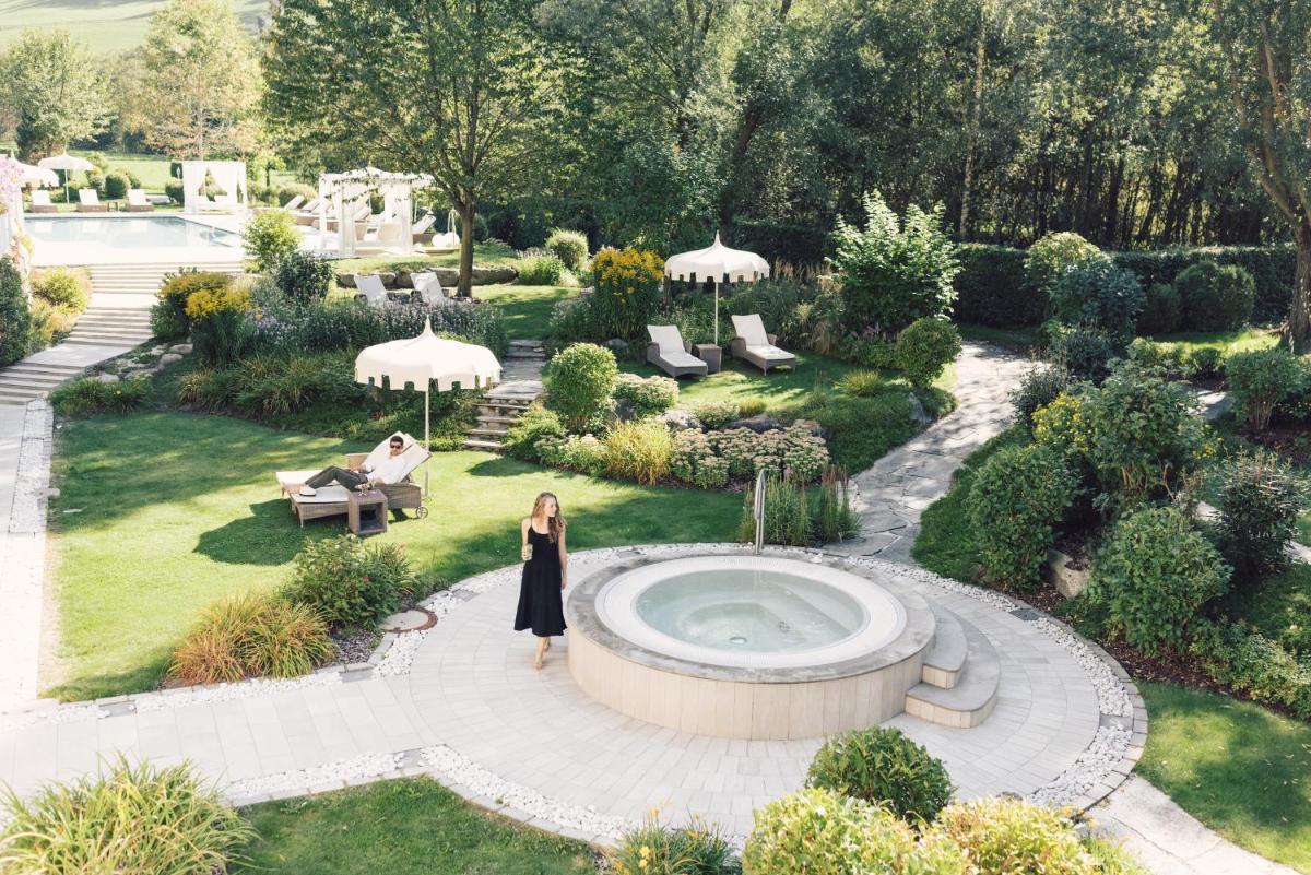 Alpenpalace Luxury Hideaway & Spa Retreat