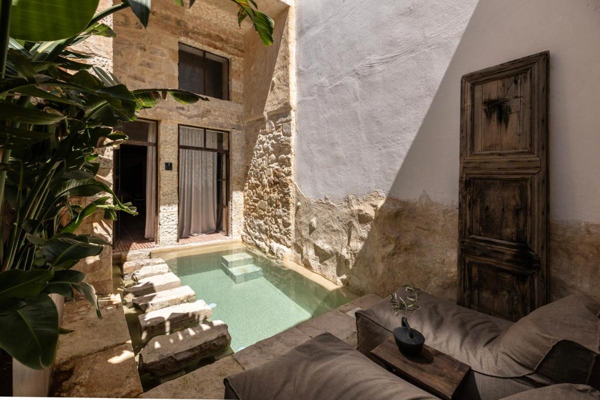 Amalen Suites Adults Only