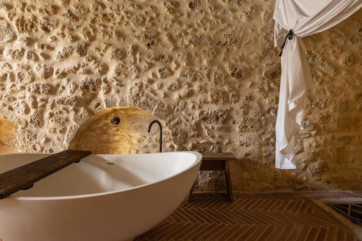 Amalen Suites Adults Only