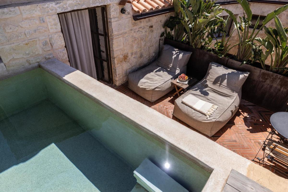 Amalen Suites Adults Only