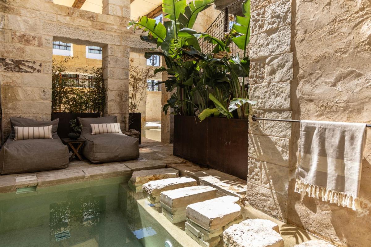 Amalen Suites Adults Only
