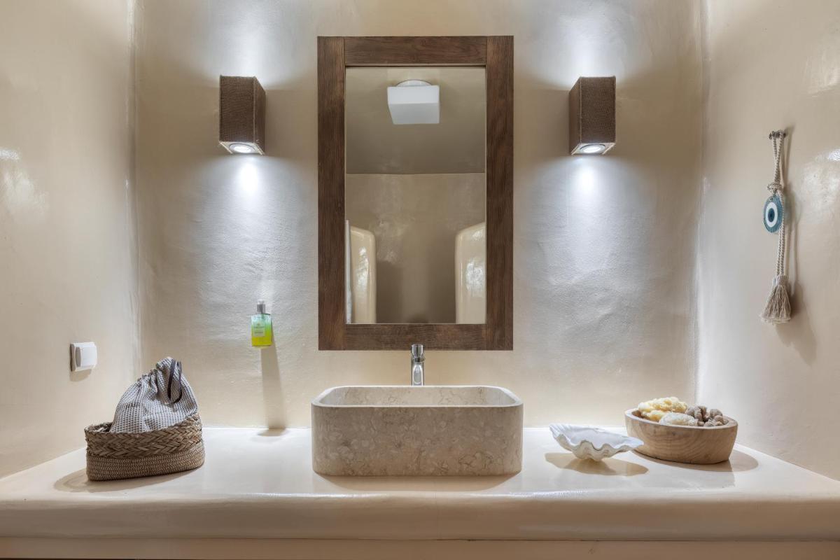 Amalgam Homes Paros