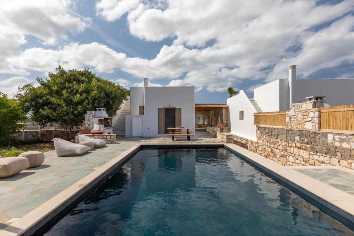 Amalgam Homes Paros