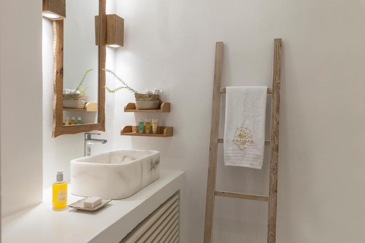 Amalgam Homes Paros